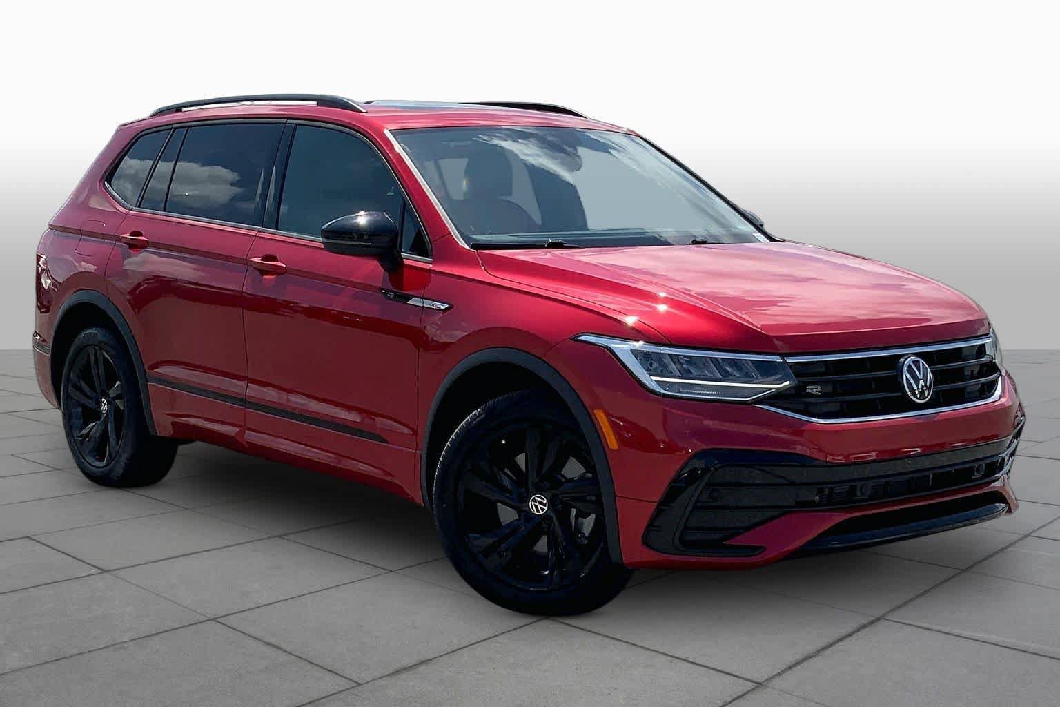 Used 2024 Volkswagen Tiguan SE R-Line FWD image 3