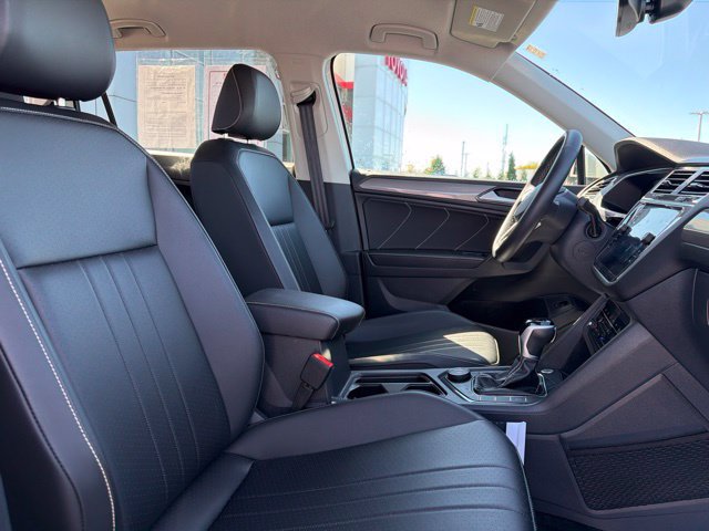 Used 2024 Volkswagen Tiguan SE AWD/4WD image 29