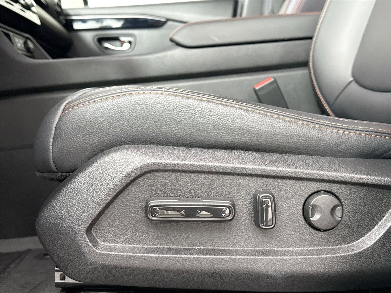 Used 2025 Honda Pilot TrailSport image 29