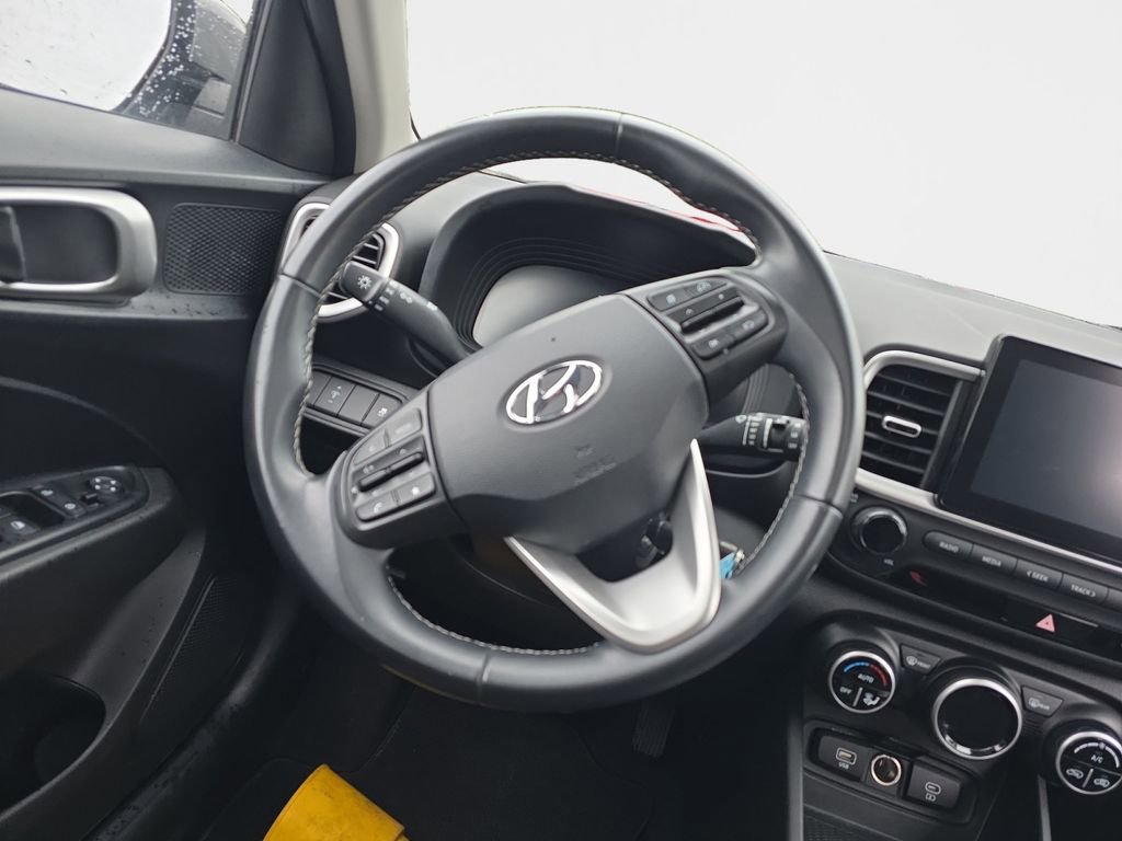 Used 2023 Hyundai Venue SEL w/ Cargo Package FWD image 11
