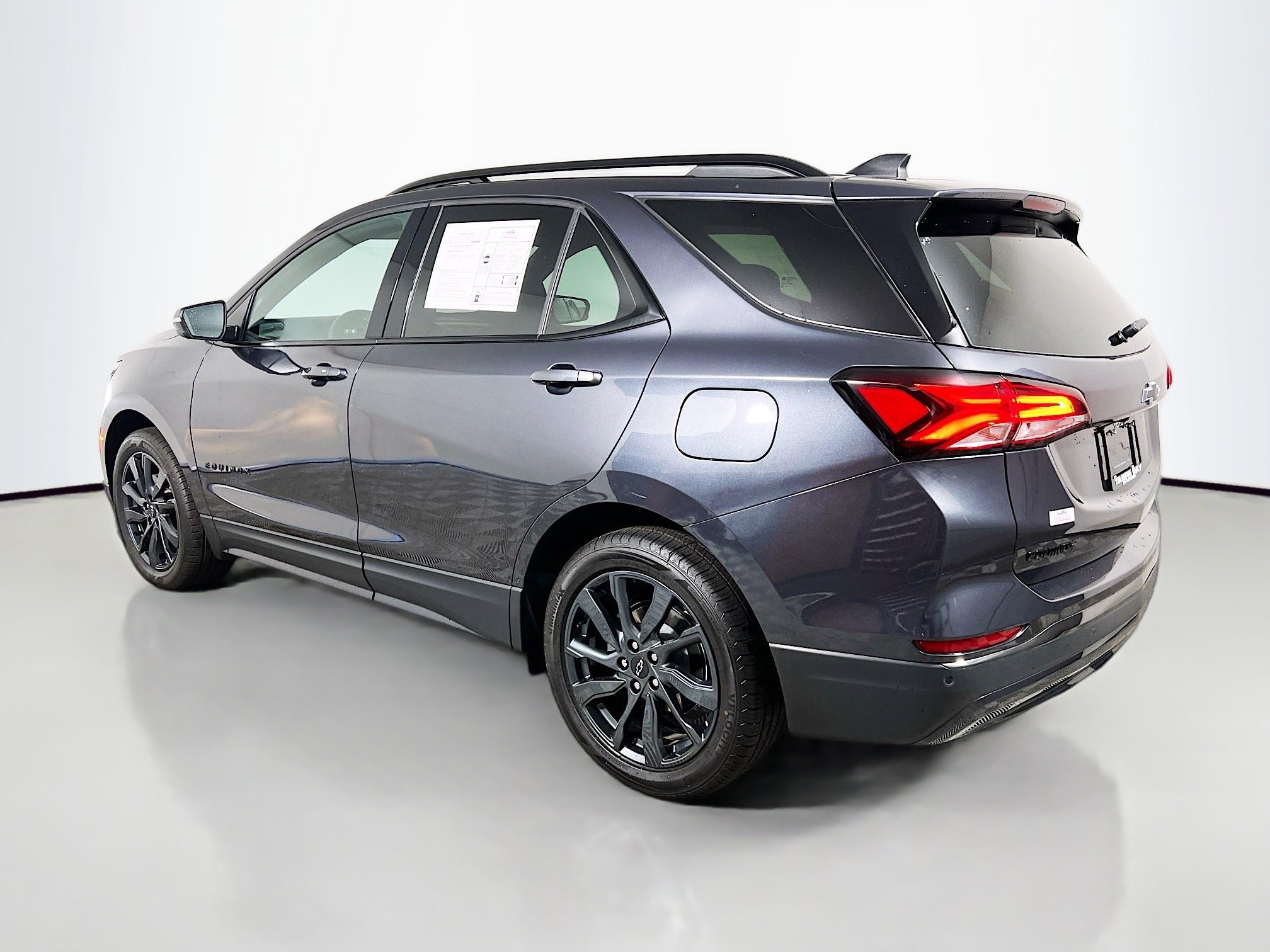 Used 2023 Chevrolet Equinox RS w/ RS Leather Package FWD image 8