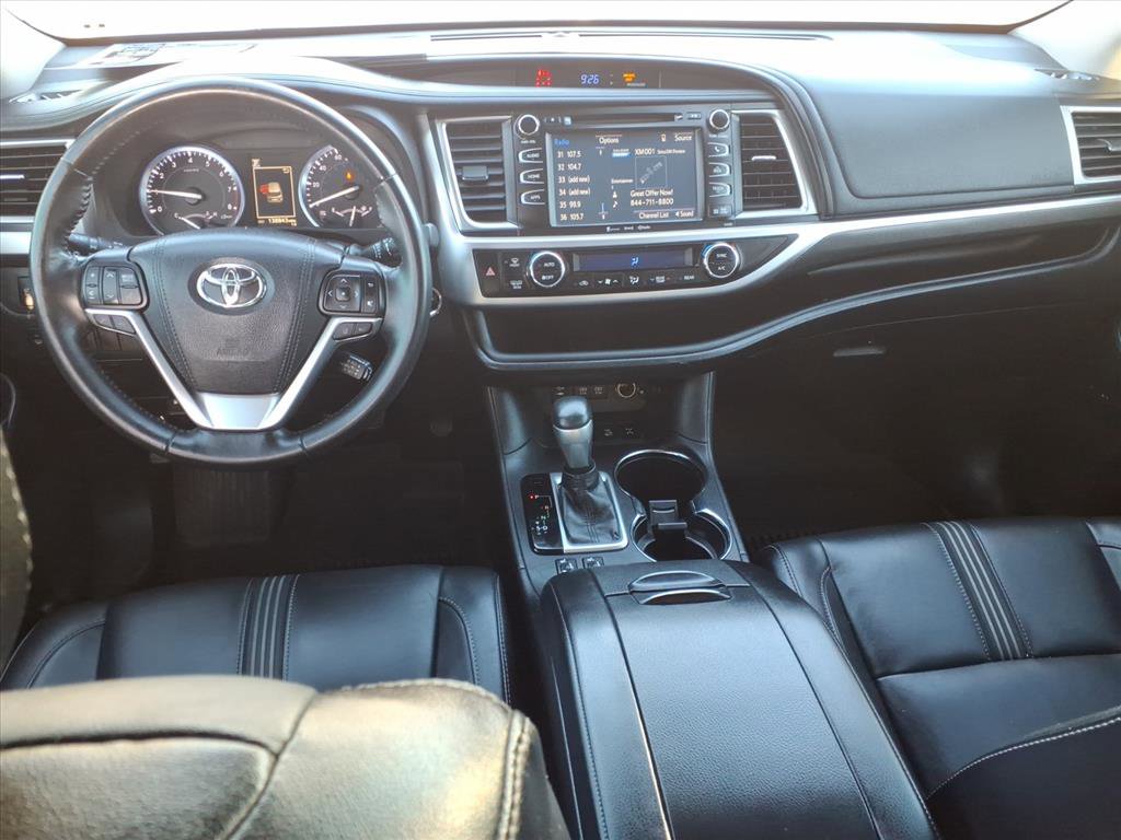 Used 2017 Toyota Highlander SE image 15