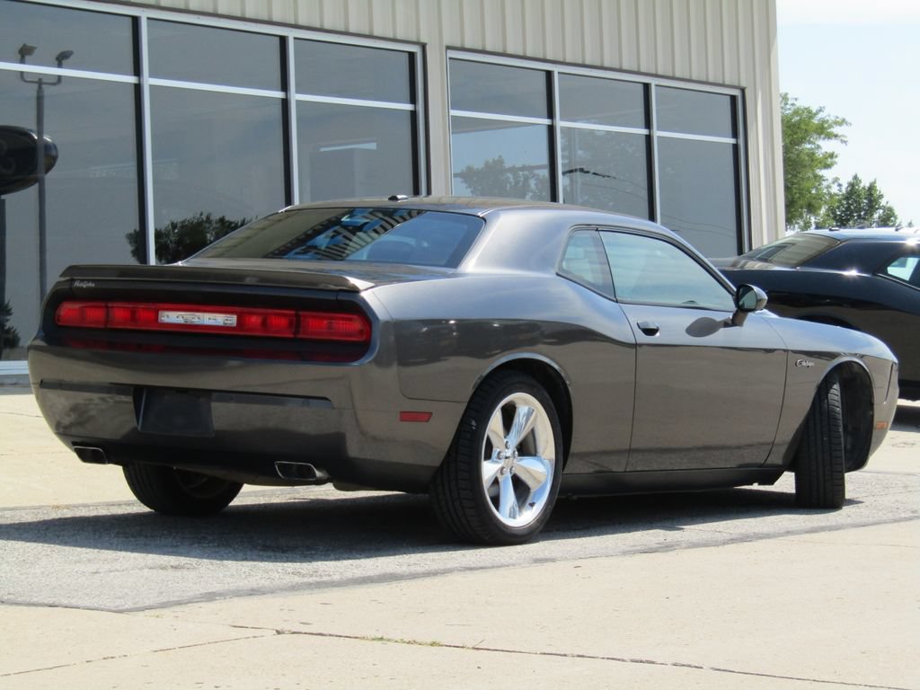Used 2014 Dodge Challenger R/T RWD image 3