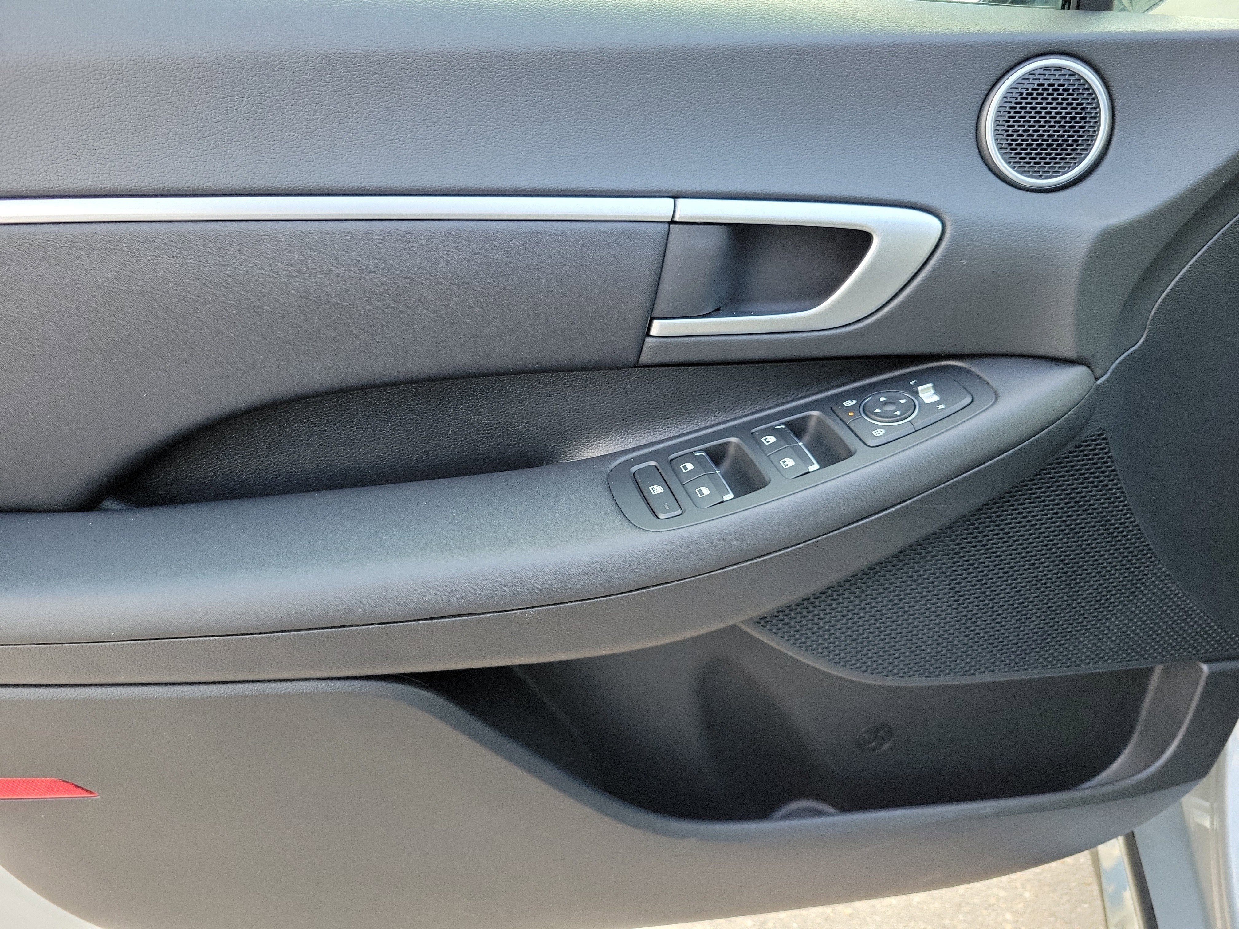 Used 2025 Hyundai Sonata SEL FWD image 26