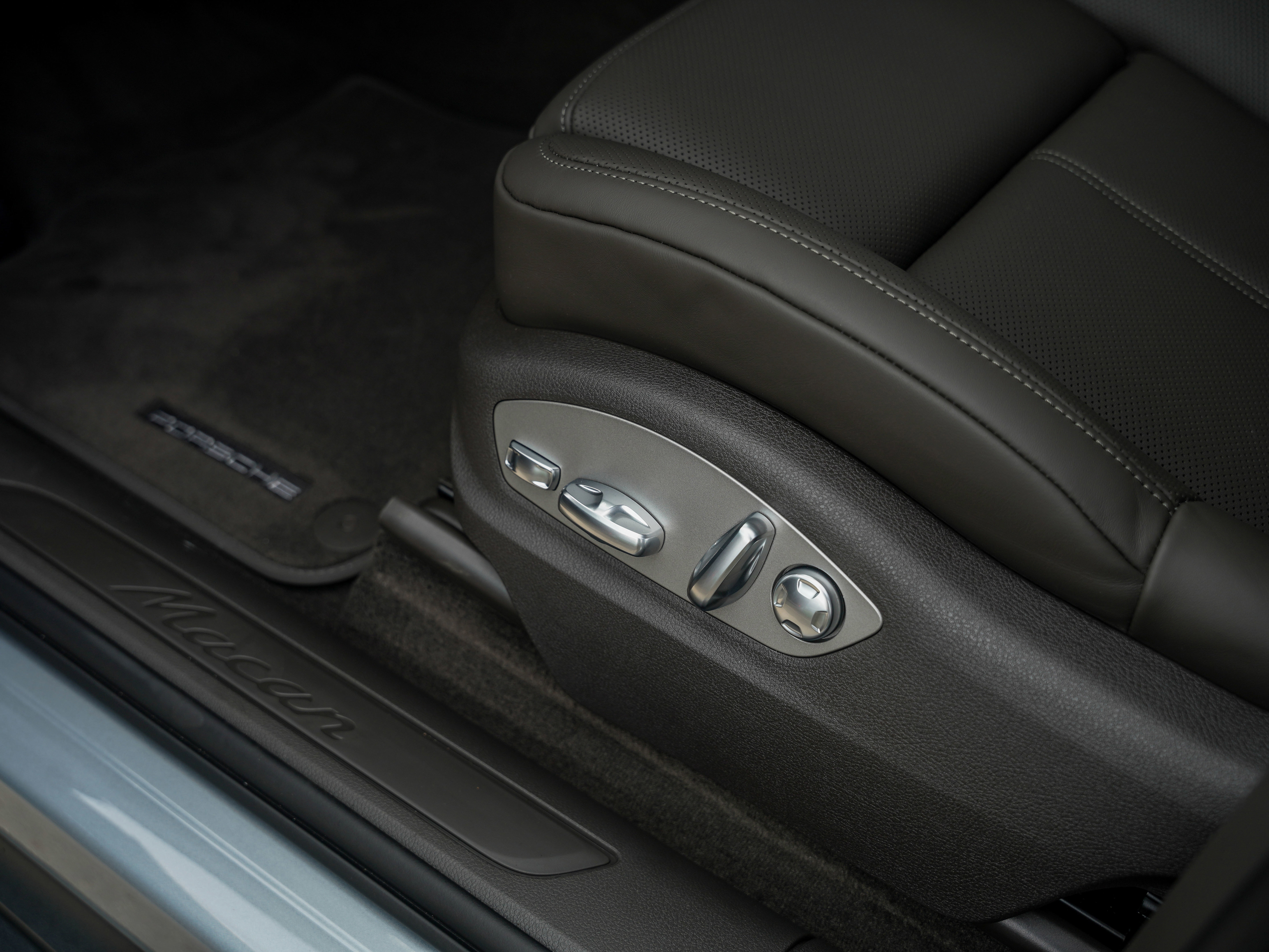 New 2026 Porsche Macan image 17