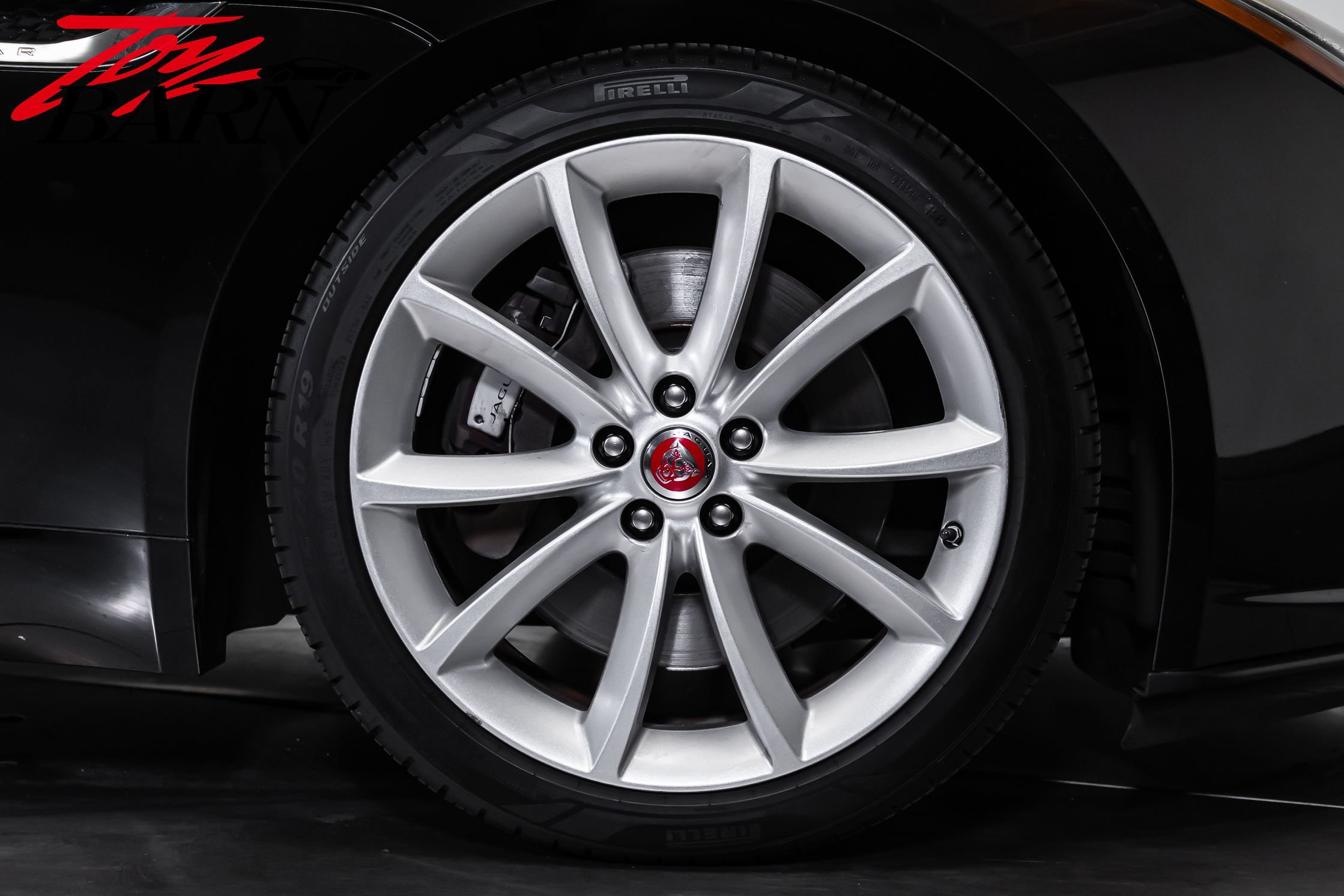 Used 2019 Jaguar F-TYPE Coupe RWD image 14