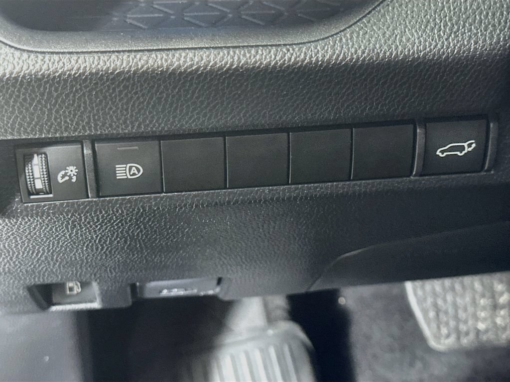 Used 2024 Toyota RAV4 XSE AWD/4WD image 21