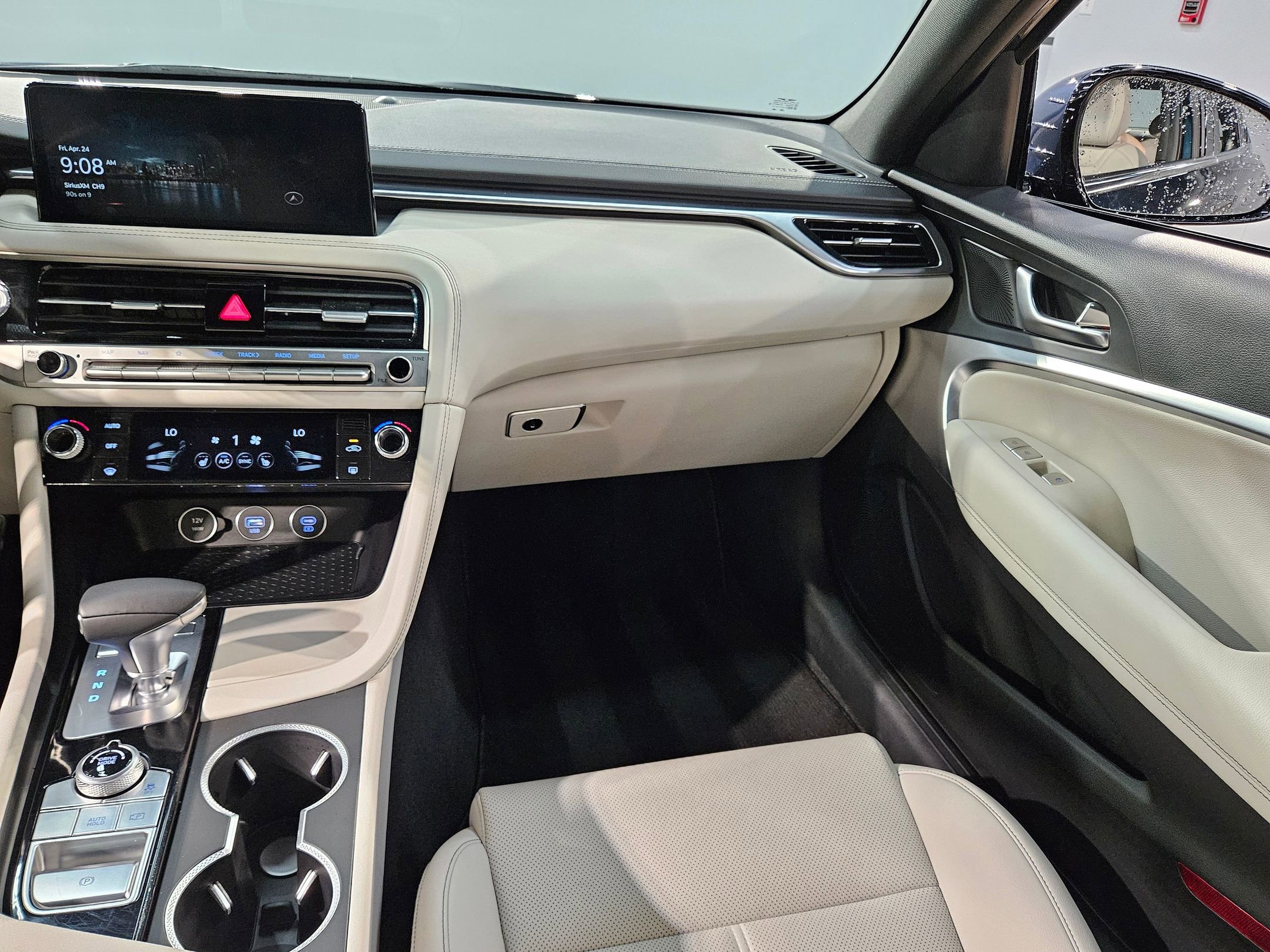 Used 2025 Genesis G70 2.5T RWD image 11