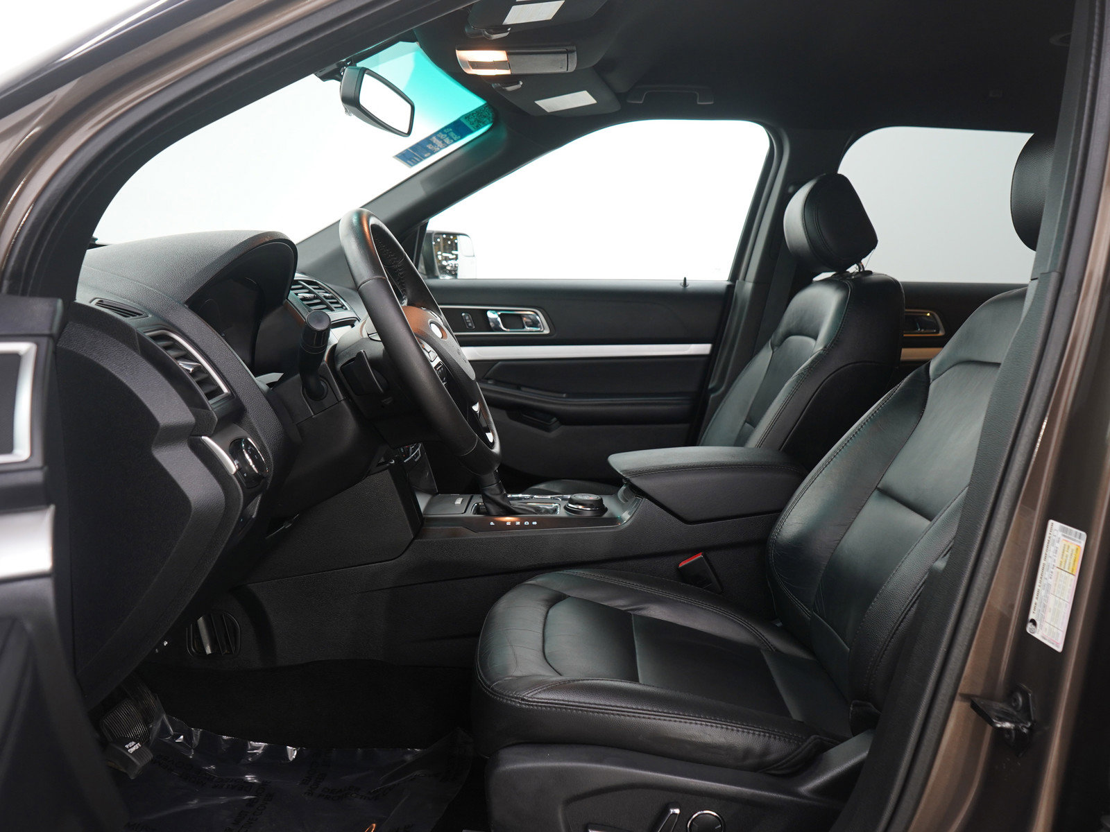 Used 2016 Ford Explorer XLT w/ Equipment Group 202A image 22