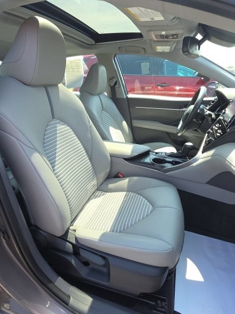 Used 2023 Toyota Camry SE w/ Cold Weather Package FWD image 15
