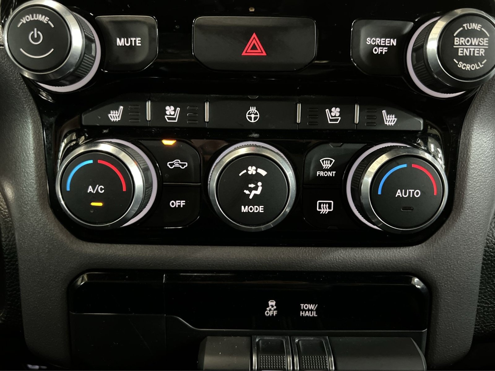Used 2023 RAM 1500 Laramie AWD/4WD image 21