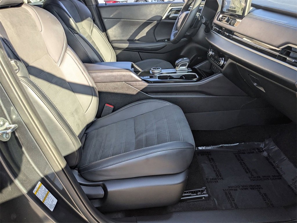 Used 2025 Mitsubishi Outlander SE image 31