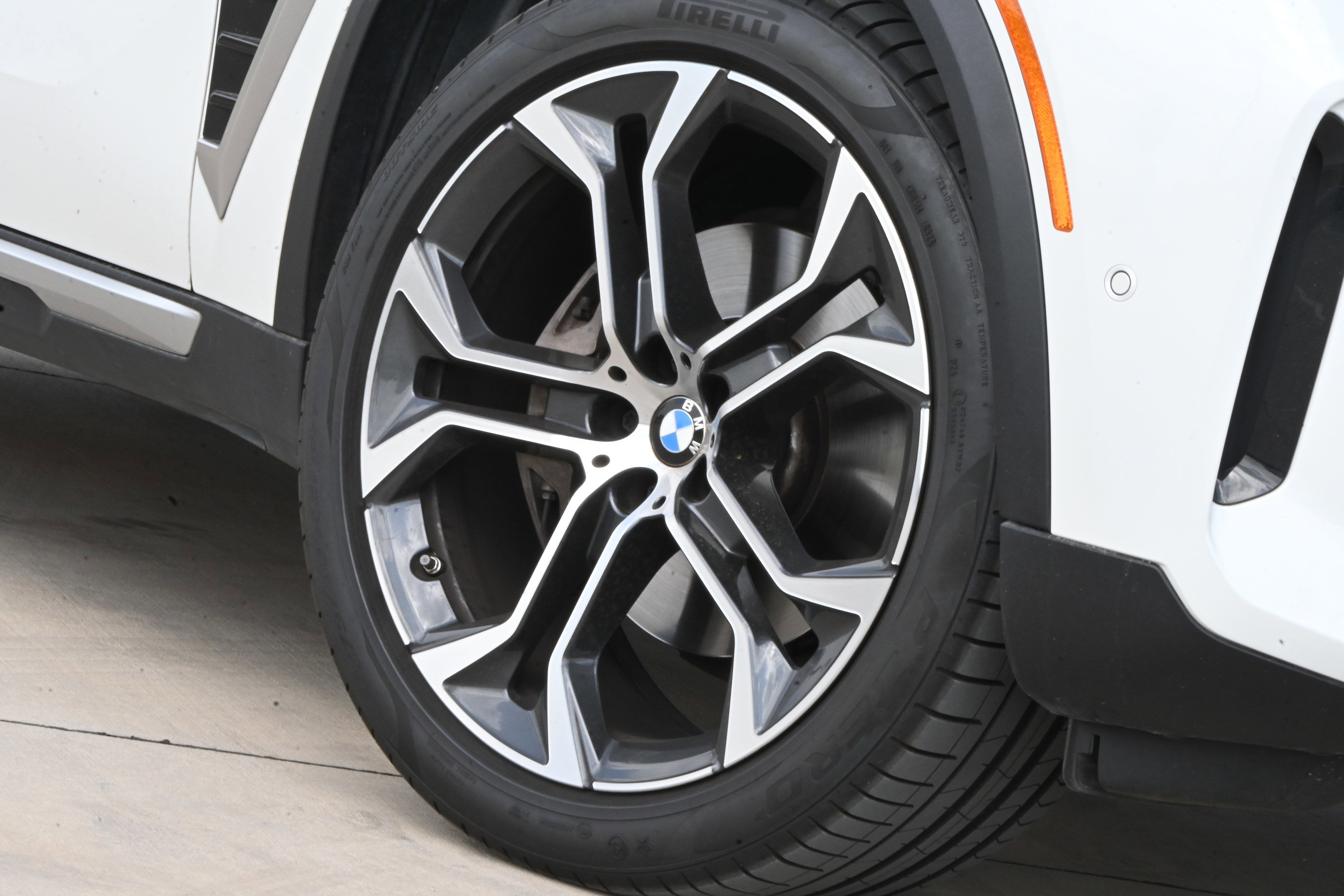 Certified 2025 BMW X5 xDrive40i w/ Premium Package image 11