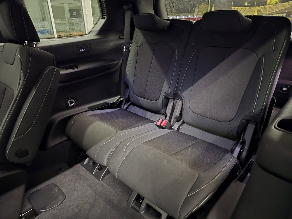 Used 2024 Jeep Grand Cherokee L Laredo w/ Luxury Tech Group I image 29