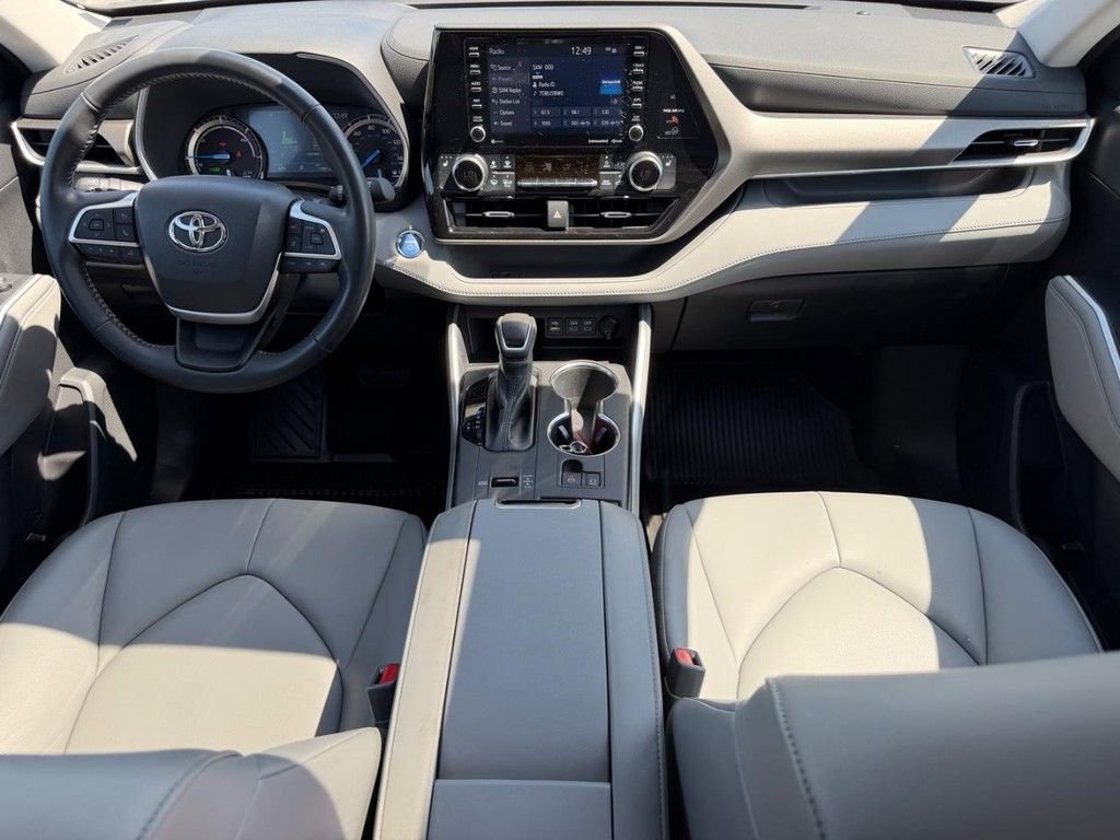 Used 2022 Toyota Highlander XLE AWD/4WD image 12