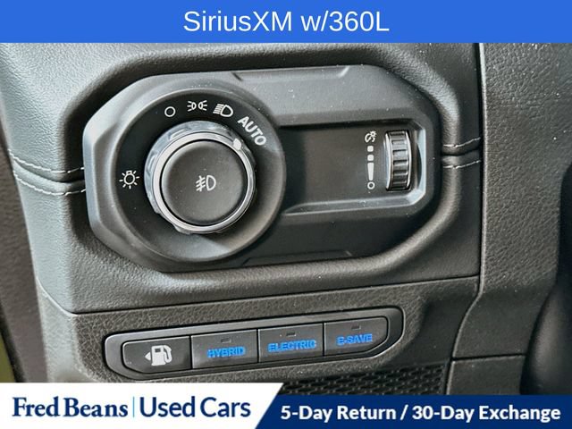 Used 2024 Jeep Wrangler Unlimited Sahara w/ Technology Group AWD/4WD image 15