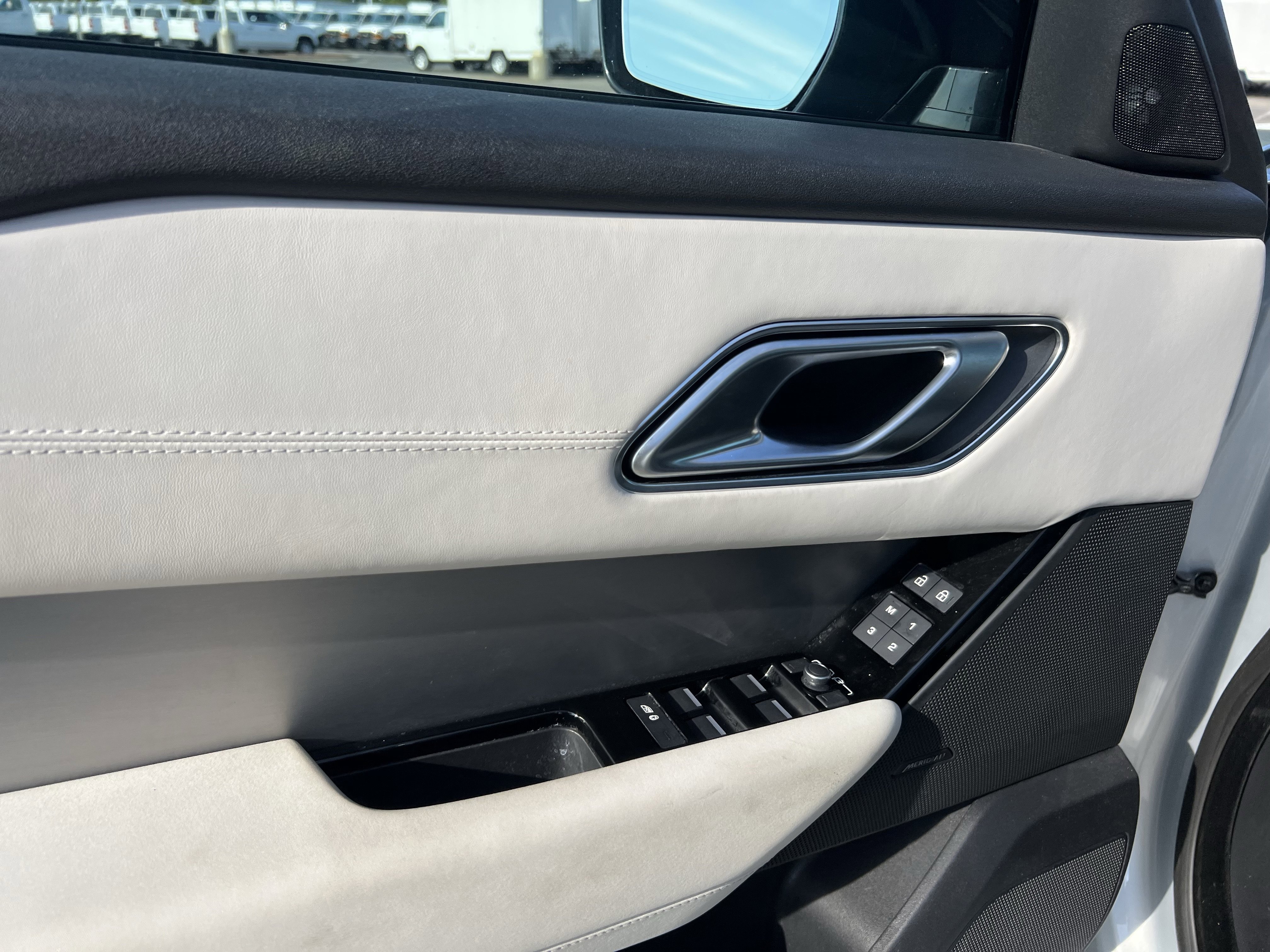 Used 2023 Land Rover Range Rover Velar R-Dynamic S image 15