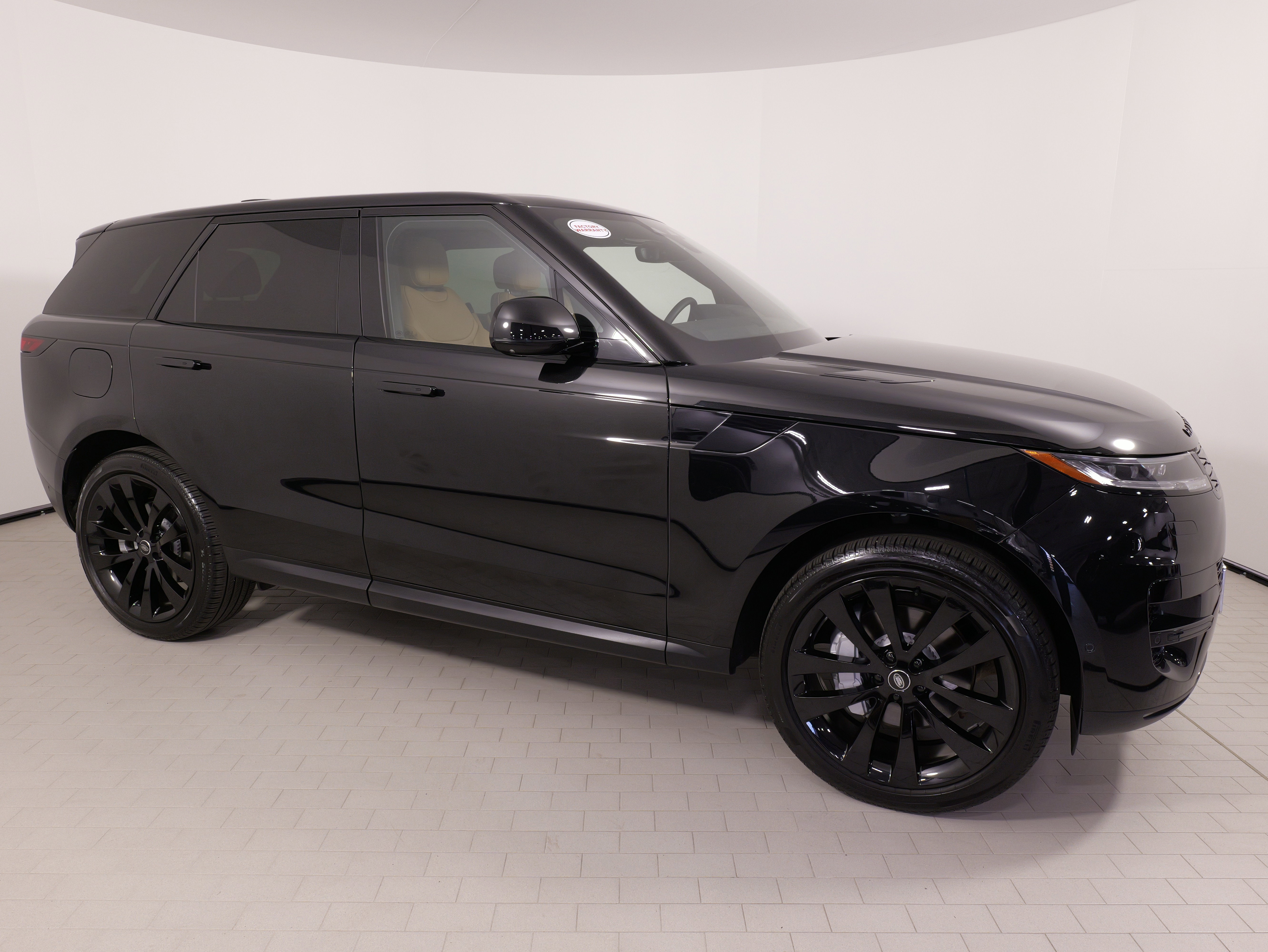 Used 2025 Land Rover Range Rover Sport SE image 8
