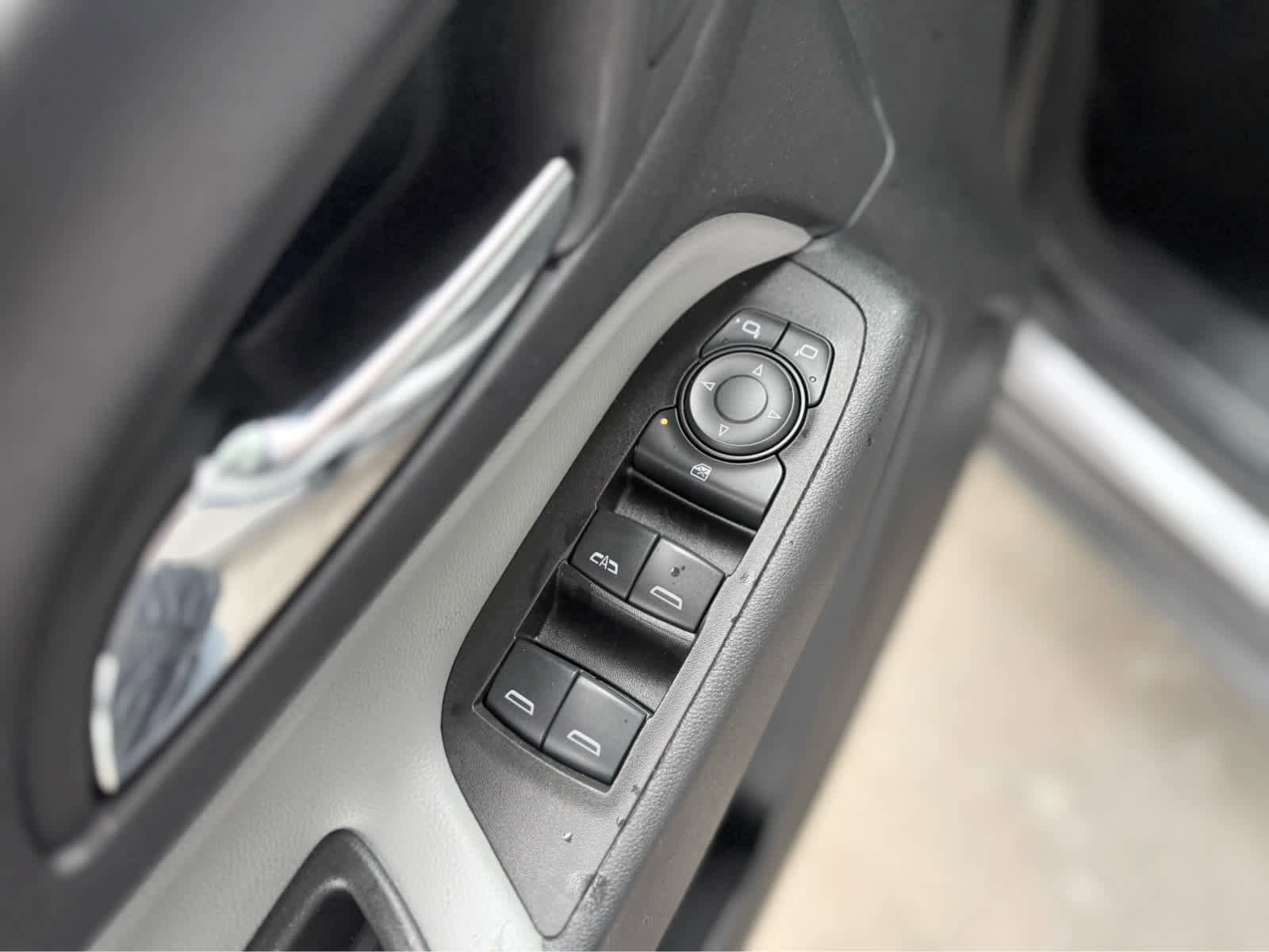 Used 2023 Chevrolet Equinox LS w/ Sport Edition FWD image 12