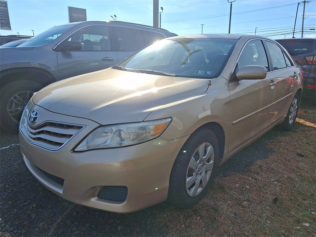 Used 2010 Toyota Camry LE image 3