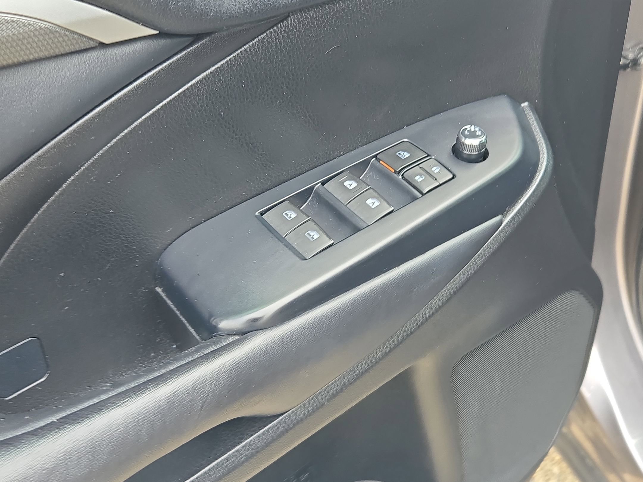 Used 2018 Toyota Highlander SE image 12