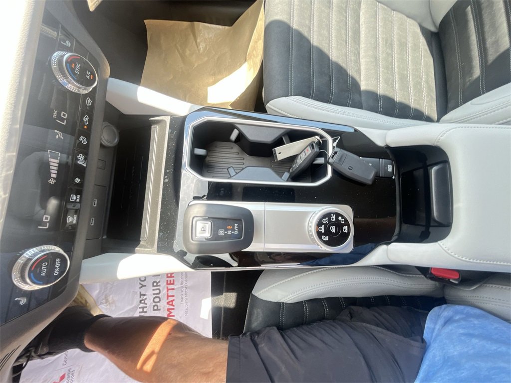 New 2025 Mitsubishi Outlander SE image 20