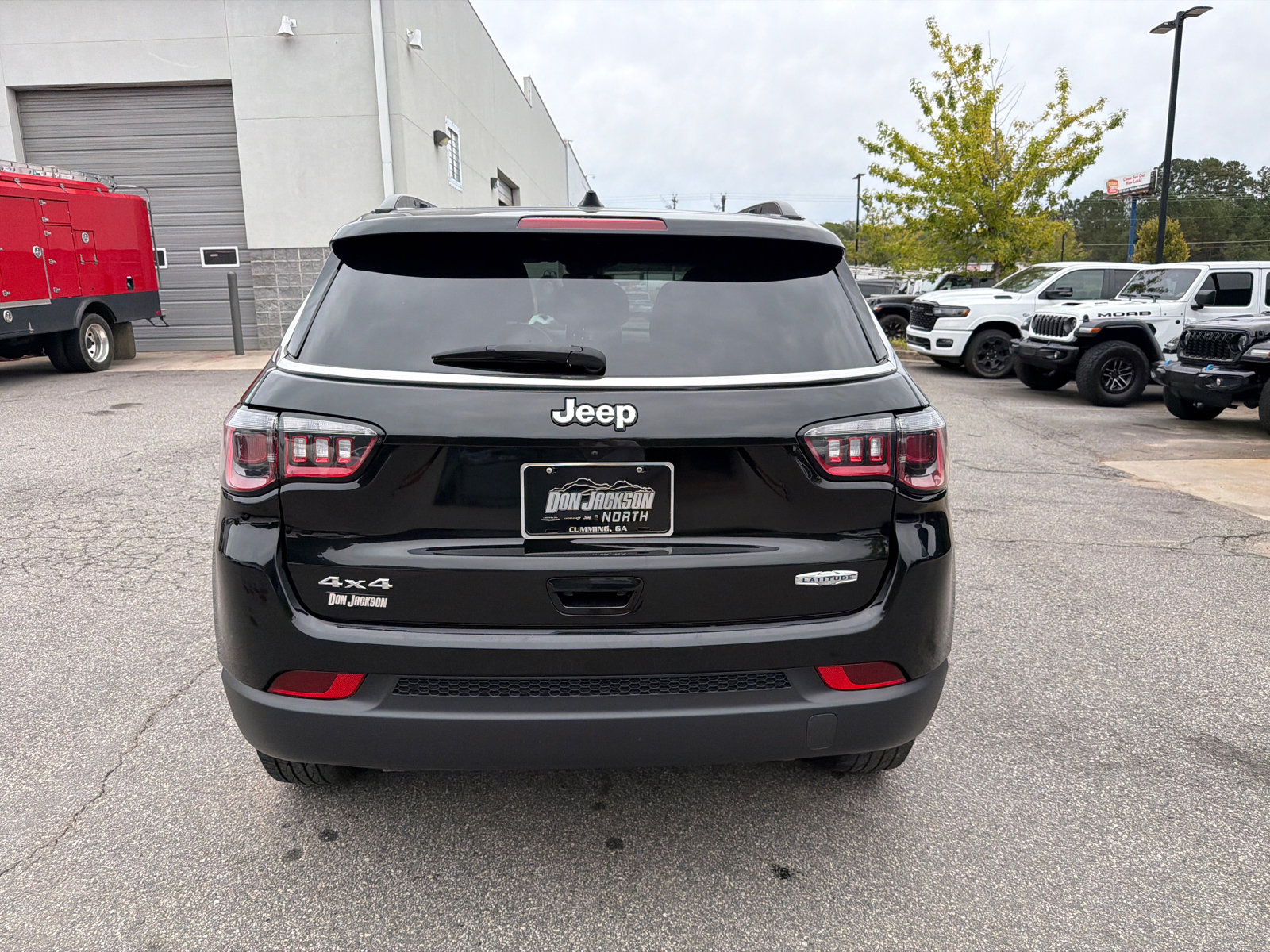 Used 2024 Jeep Compass Latitude AWD/4WD image 9