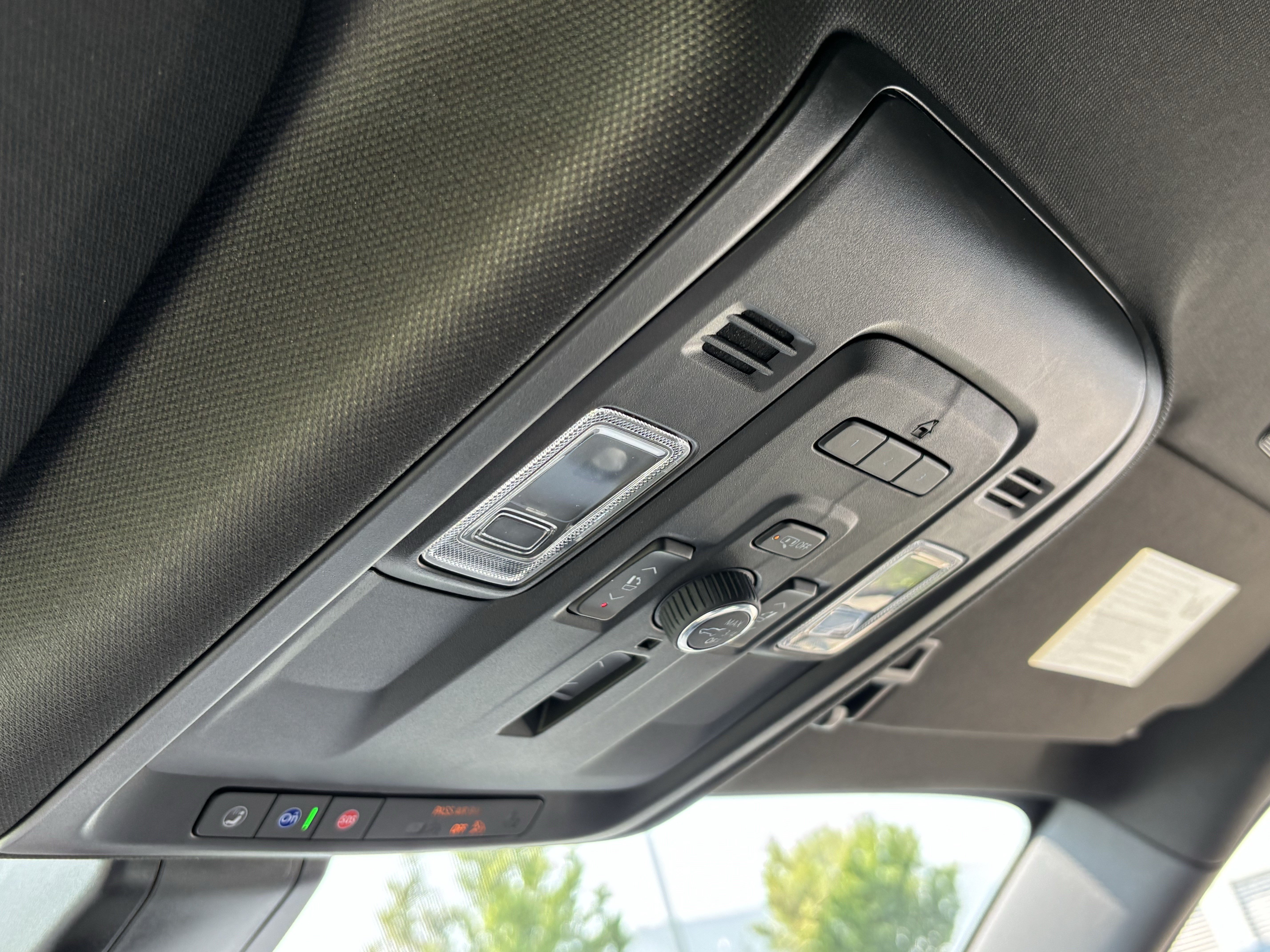 Used 2022 GMC Yukon XL Denali AWD/4WD image 29