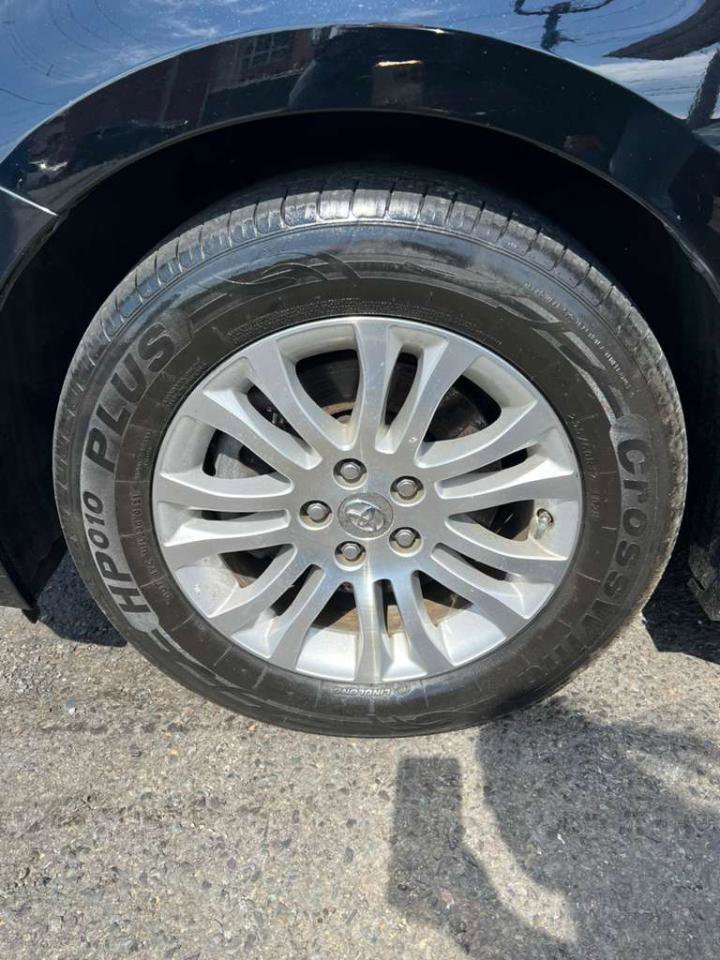 Used 2017 Toyota Sienna XLE w/ XLE Navigation Package image 12