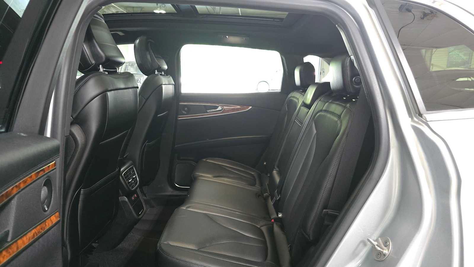 Used 2020 Lincoln Nautilus Reserve FWD image 16