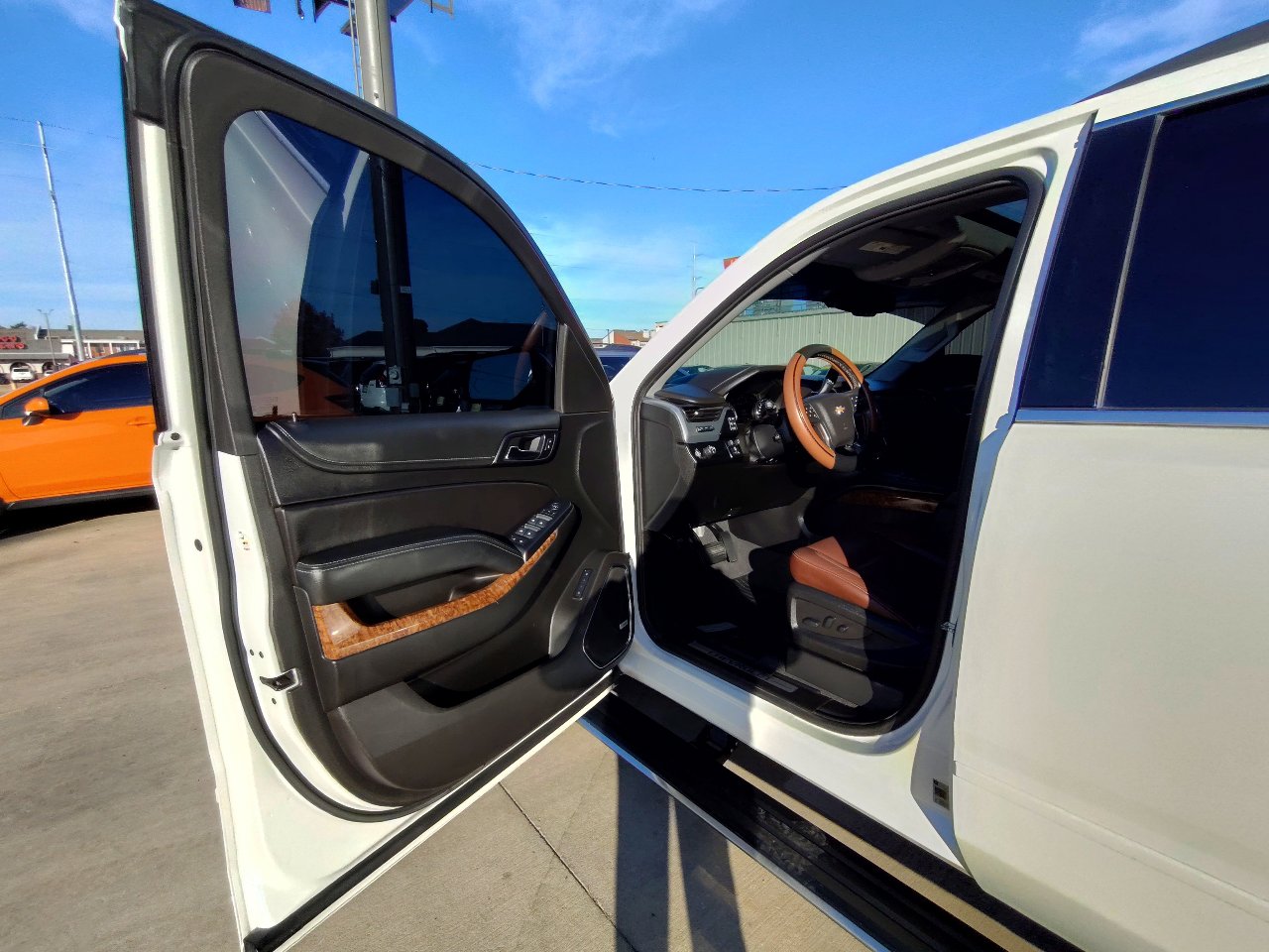 Used 2019 Chevrolet Suburban Premier w/ Premier Plus Edition image 14