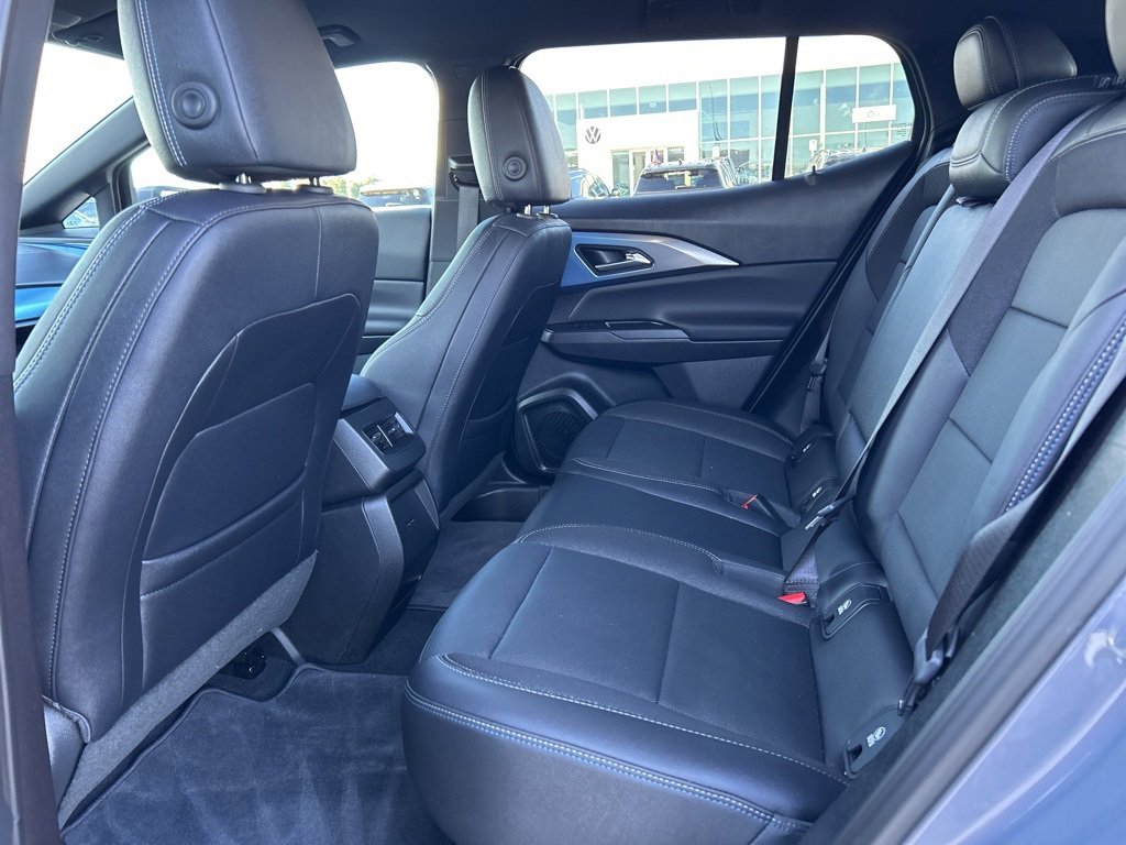 Used 2025 Chevrolet Equinox EV LT w/ Convenience Package image 11