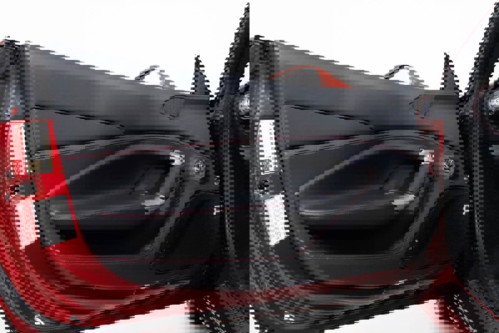 Used 2023 Ferrari F8 Spider image 32