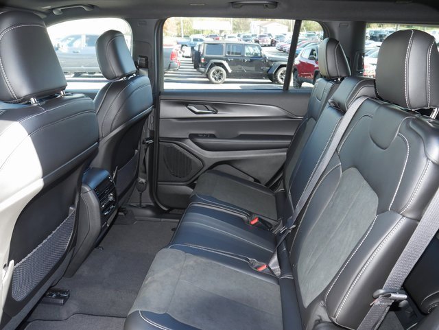 New 2025 Jeep Grand Cherokee L Altitude image 23