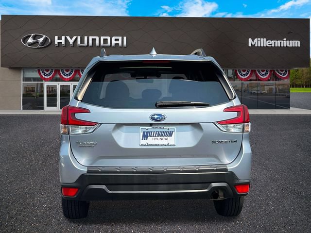 Used 2021 Subaru Forester Premium AWD/4WD image 6