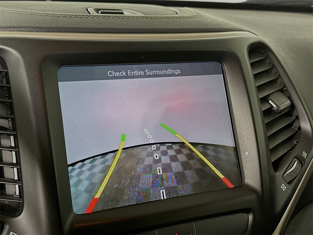 Used 2016 Jeep Cherokee Limited image 23