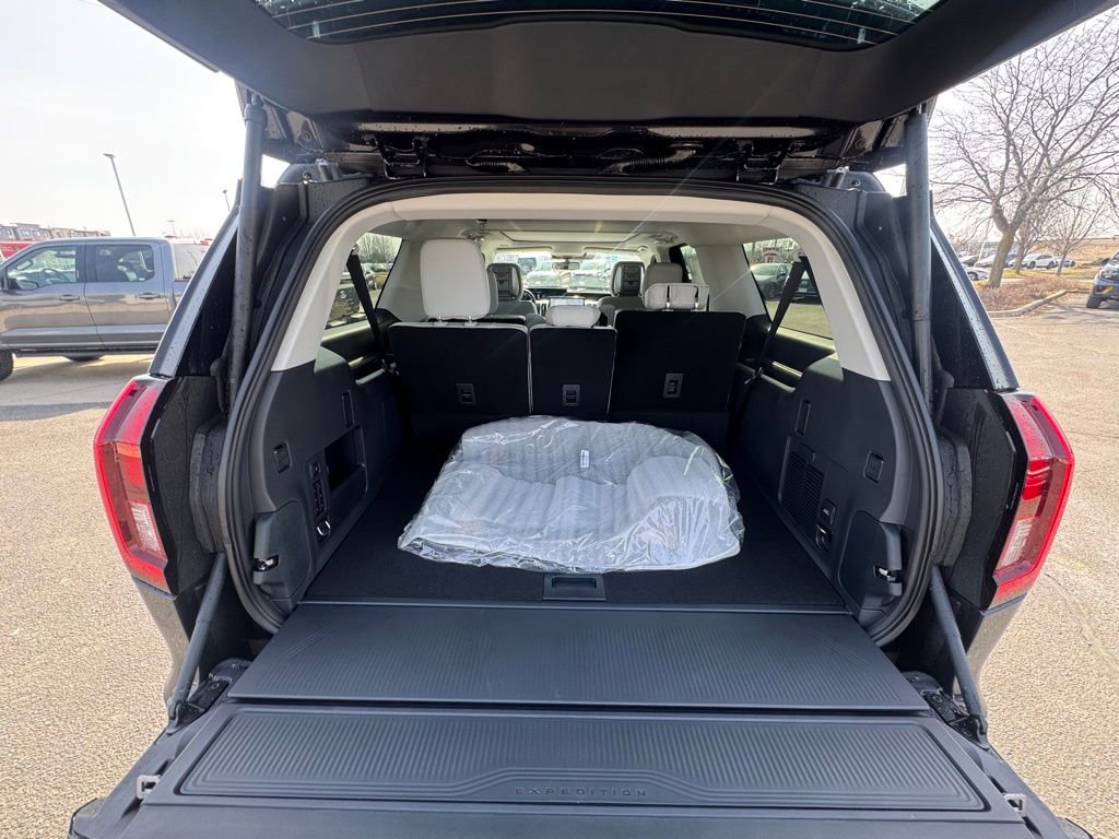 New 2026 Ford Expedition Max Platinum w/ Driver's Package AWD/4WD image 12