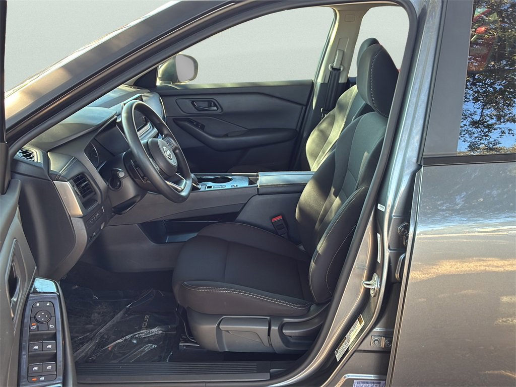 Used 2024 Nissan Rogue S image 22