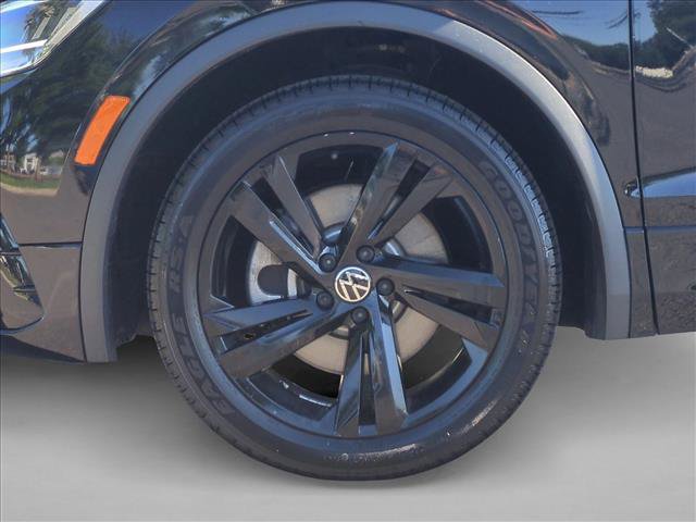 Used 2024 Volkswagen Tiguan SE R-Line FWD image 24
