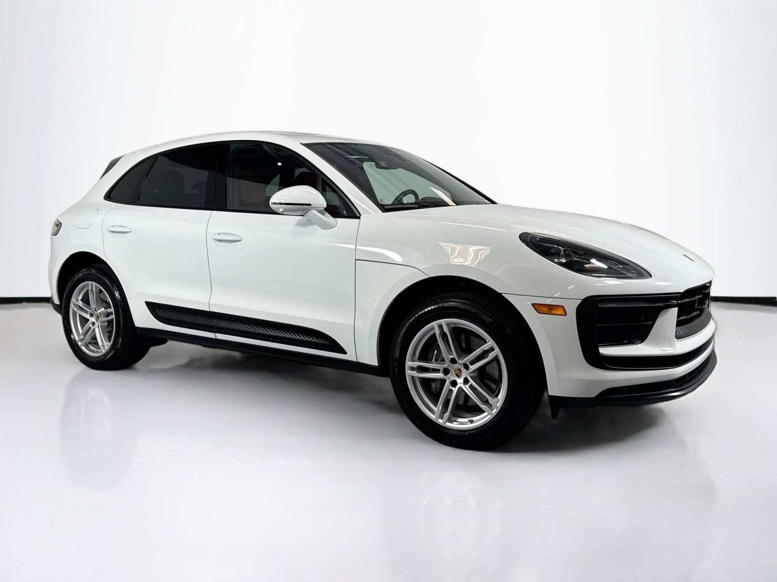 Certified 2026 Porsche Macan AWD/4WD image 7