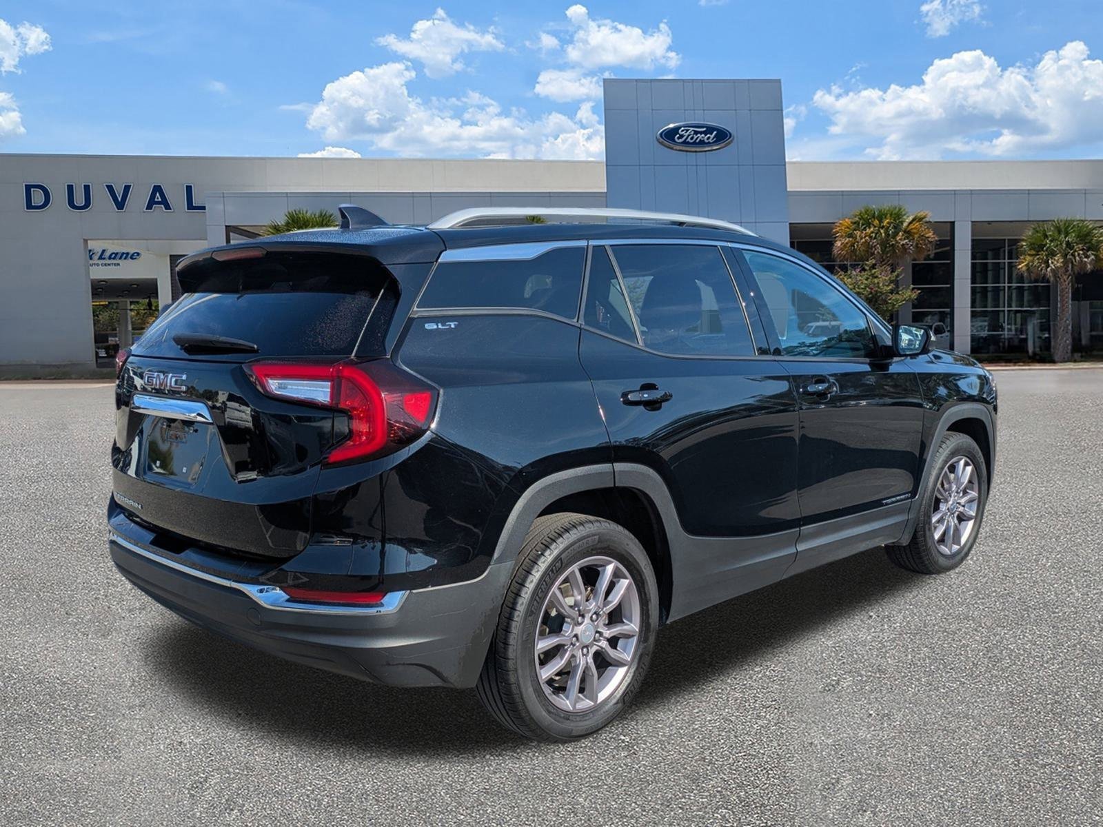 Used 2023 GMC Terrain SLT image 3