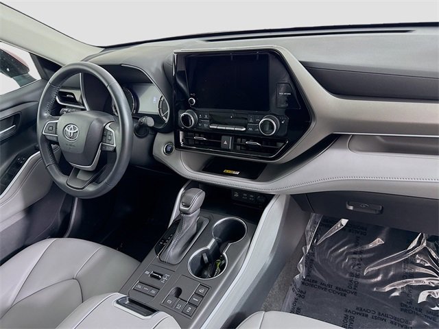 Certified 2023 Toyota Highlander XLE image 30