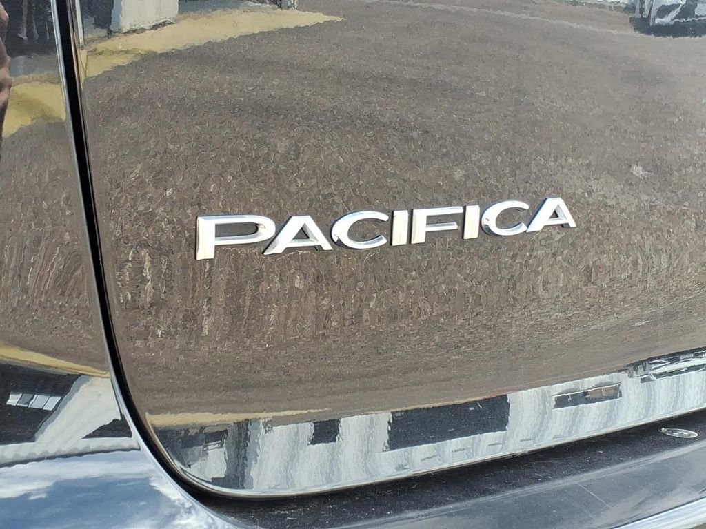 Used 2024 Chrysler Pacifica Select image 15