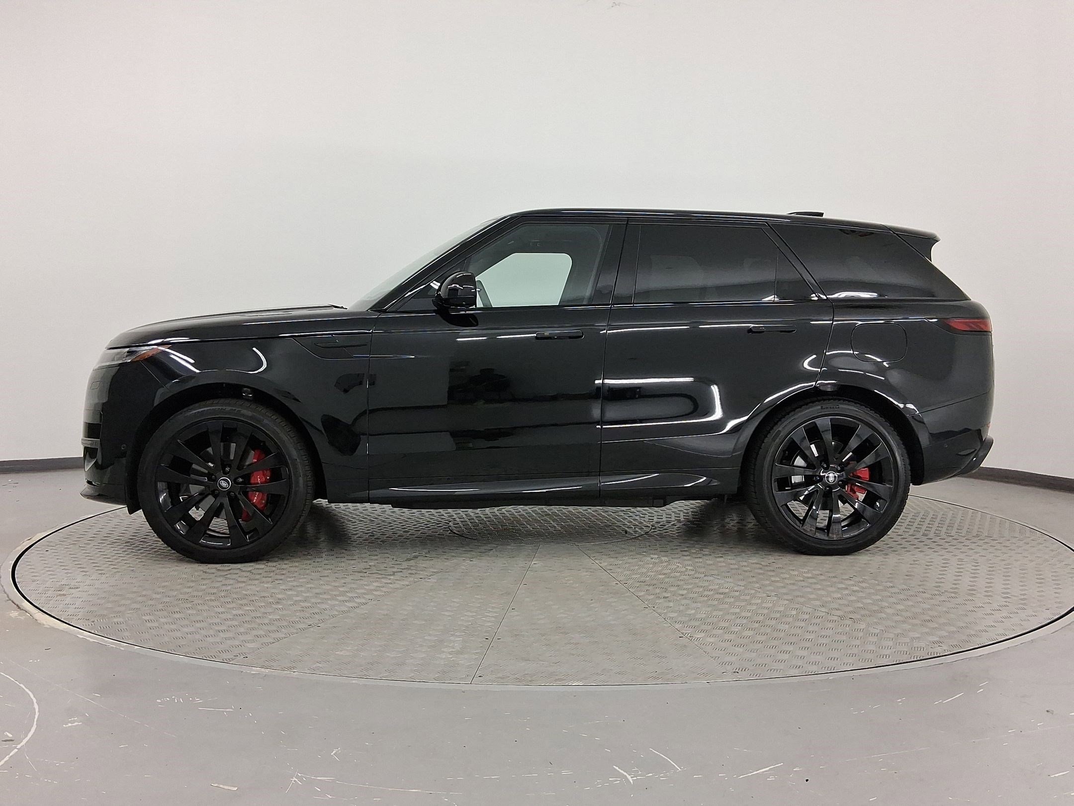 Used 2025 Land Rover Range Rover Sport Dynamic SE image 2