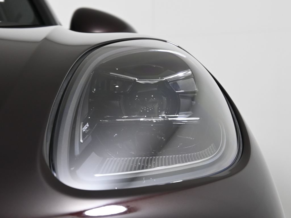 Used 2026 Porsche Macan AWD/4WD image 11