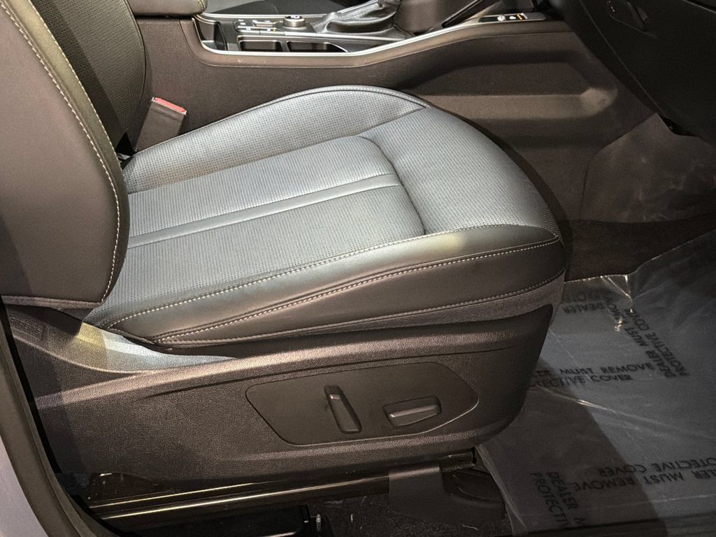 Certified 2025 Kia Sorento EX w/ Panoramic Sunroof Package FWD image 14