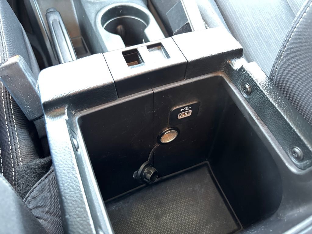 Used 2018 Jeep Wrangler Sahara w/ Connectivity Group AWD/4WD image 33
