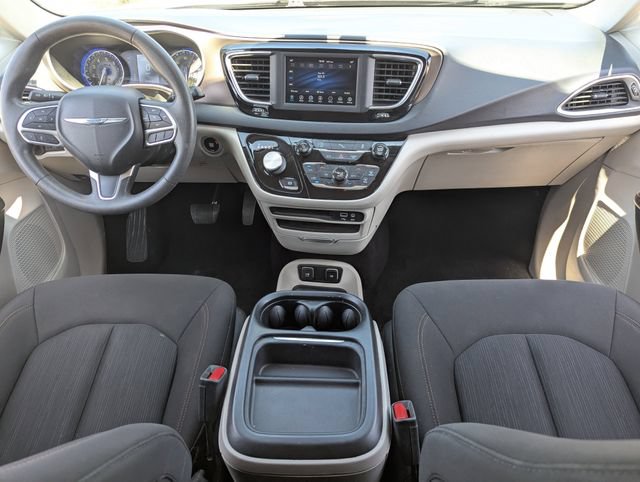 Used 2018 Chrysler Pacifica Touring Plus w/ Tire & Wheel Group FWD image 14