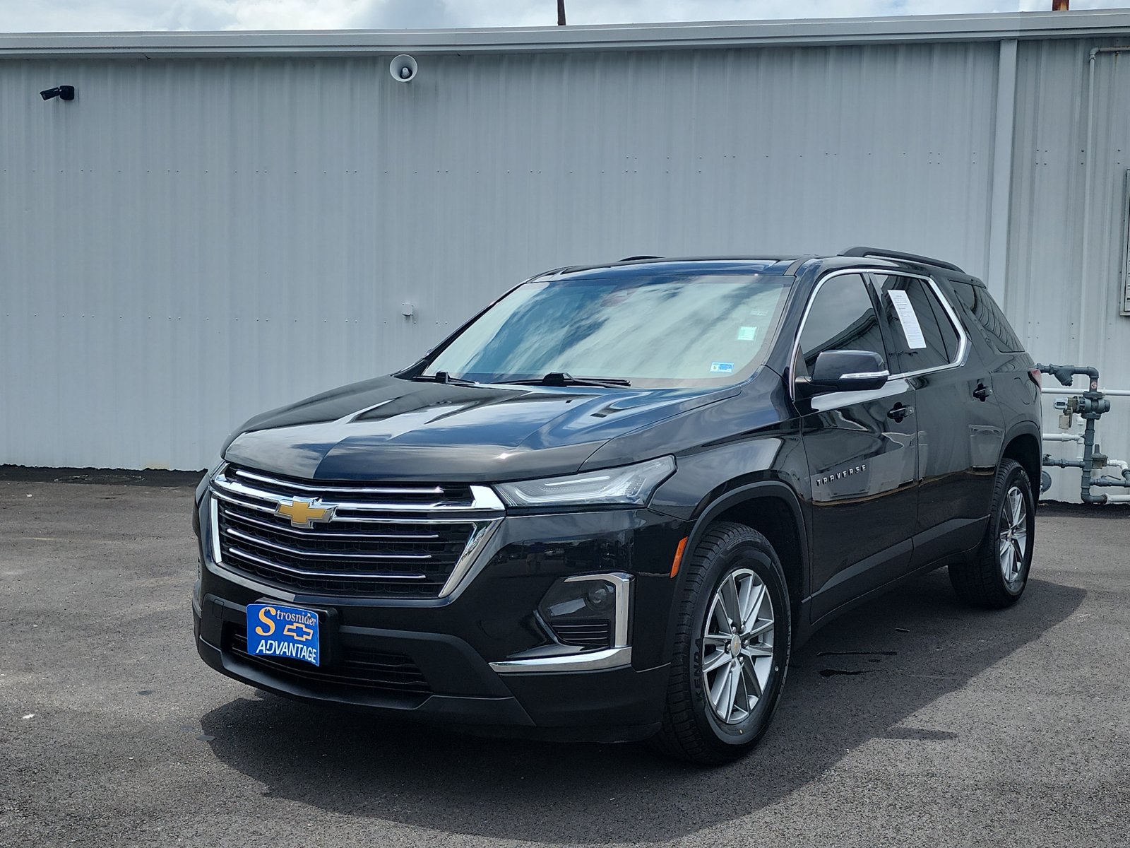 Used 2023 Chevrolet Traverse LT w/ LPO, Floor Liner Package AWD/4WD image 1