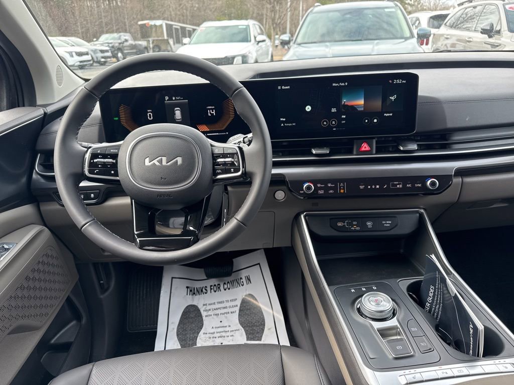 New 2026 Kia Carnival LXS image 2